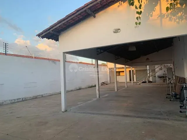 Casa com 300m², à venda, no bairro Manoel Evangelista em Teresina