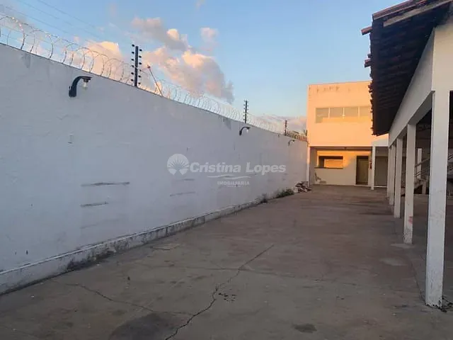 Casa com 300m², à venda, no bairro Manoel Evangelista em Teresina