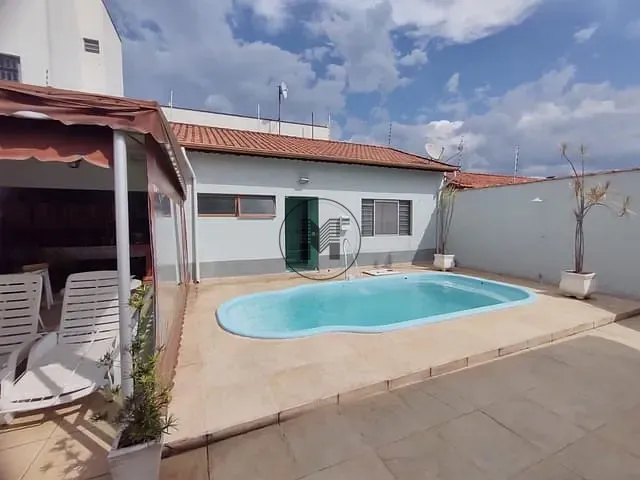 Casa com 300m² 2 quartos e 2 banheiros, à venda, no bairro Jardim Bela Vista II em Guaratinguetá