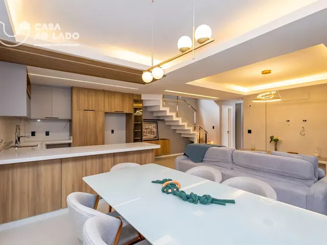 Casa 3 quartos e 5 banheiros, à venda, no bairro Santa Felicidade em Curitiba