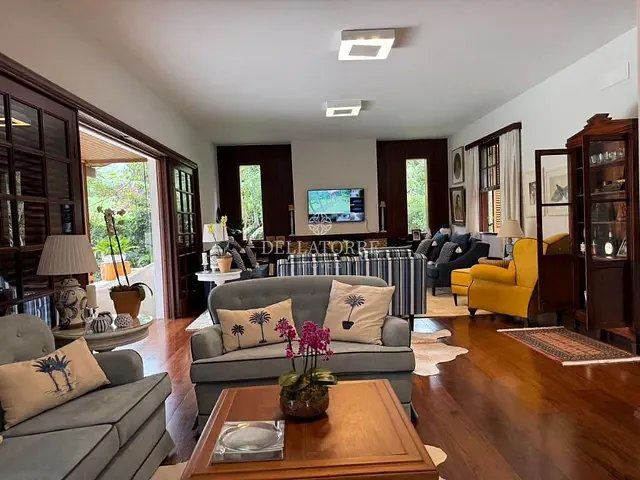 Casa com 27000m² 5 quartos e 5 banheiros, à venda, no bairro Quebra Frascos em Teresópolis