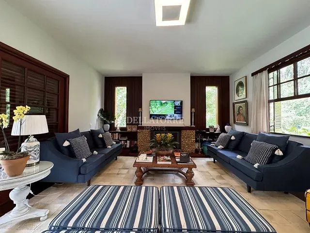 Casa com 27000m² 5 quartos e 5 banheiros, à venda, no bairro Quebra Frascos em Teresópolis
