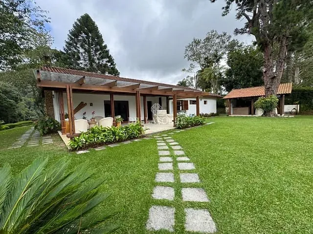 Casa com 27000m² 5 quartos e 5 banheiros, à venda, no bairro Quebra Frascos em Teresópolis