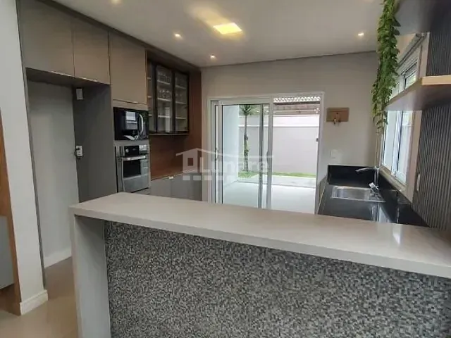 Casa com 300m² 3 quartos e 4 banheiros, à venda, no bairro Botujuru em Mogi das Cruzes