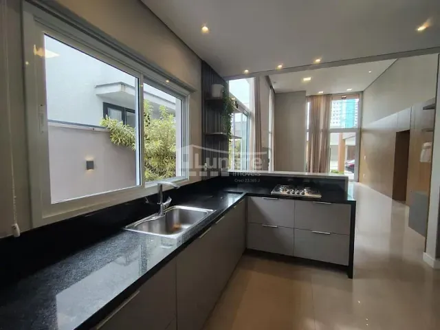 Casa com 300m² 3 quartos e 4 banheiros, à venda, no bairro Botujuru em Mogi das Cruzes