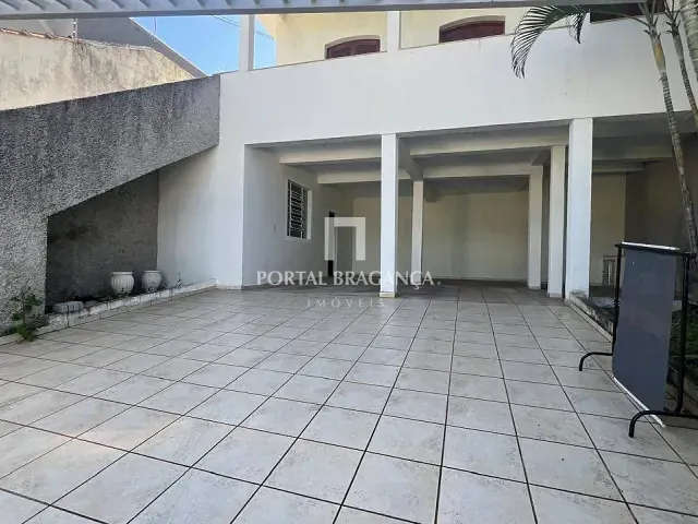 Casa com 513m² 4 quartos e 3 banheiros, à venda, no bairro Jardim Nova Bragança em Bragança Paulista