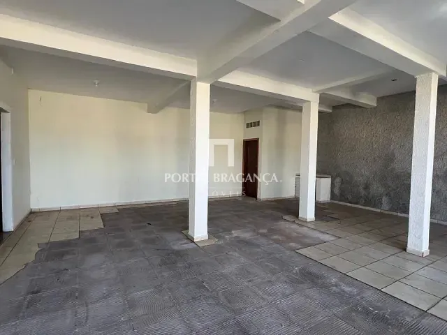 Casa com 513m² 4 quartos e 3 banheiros, à venda, no bairro Jardim Nova Bragança em Bragança Paulista