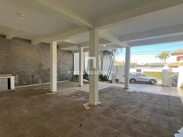Casa com 513m² 4 quartos e 3 banheiros, à venda, no bairro Jardim Nova Bragança em Bragança Paulista