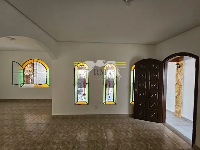 Casa com 250m² 4 quartos e 2 banheiros, à venda ou para alugar, no bairro Jardim Eliane em São Paulo