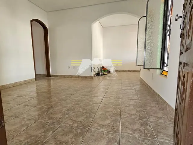 Casa com 250m² 4 quartos e 2 banheiros, à venda ou para alugar, no bairro Jardim Eliane em São Paulo