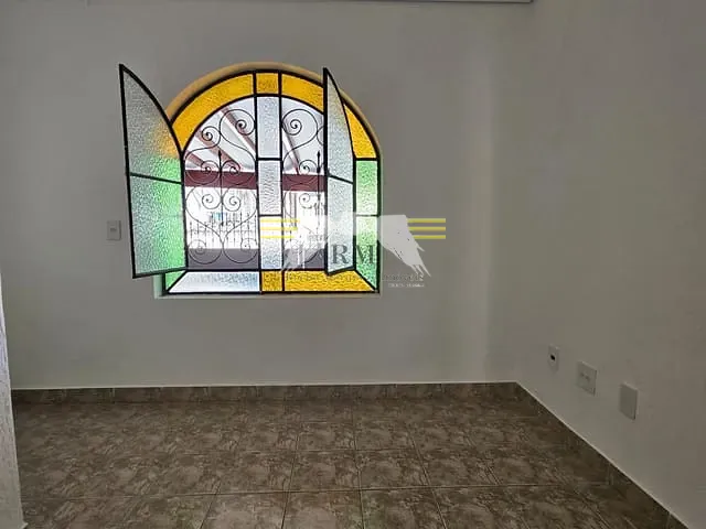 Casa com 250m² 4 quartos e 2 banheiros, à venda ou para alugar, no bairro Jardim Eliane em São Paulo