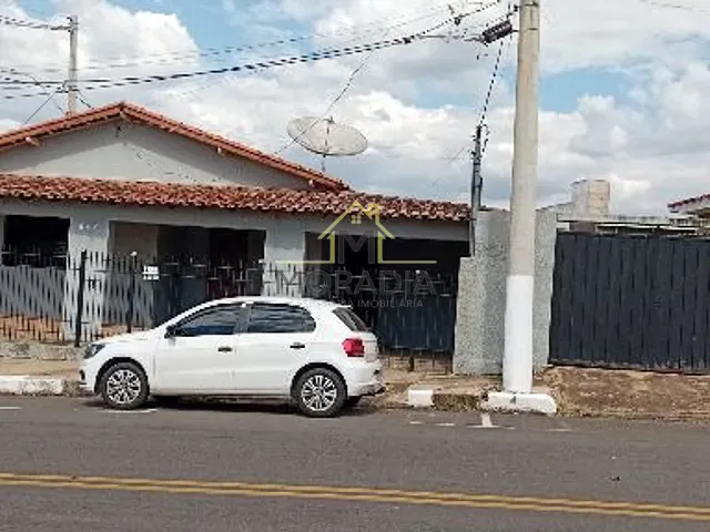 Casa com 378m² 4 quartos e 2 banheiros, à venda, no bairro Angola em Guaxupé