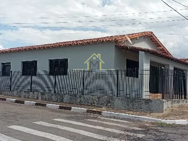 Casa com 378m² 4 quartos e 2 banheiros, à venda, no bairro Angola em Guaxupé