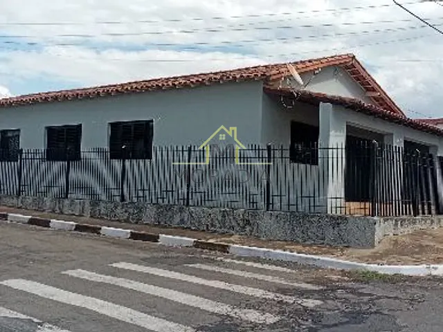 Casa com 378m² 4 quartos e 2 banheiros, à venda, no bairro Angola em Guaxupé