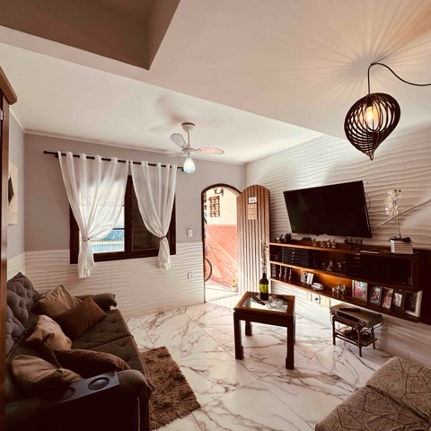 Casa com 3200m² 4 quartos e 2 banheiros, à venda, no bairro Peró em Cabo Frio