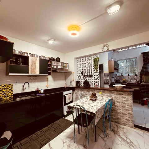 Casa com 3200m² 4 quartos e 2 banheiros, à venda, no bairro Peró em Cabo Frio