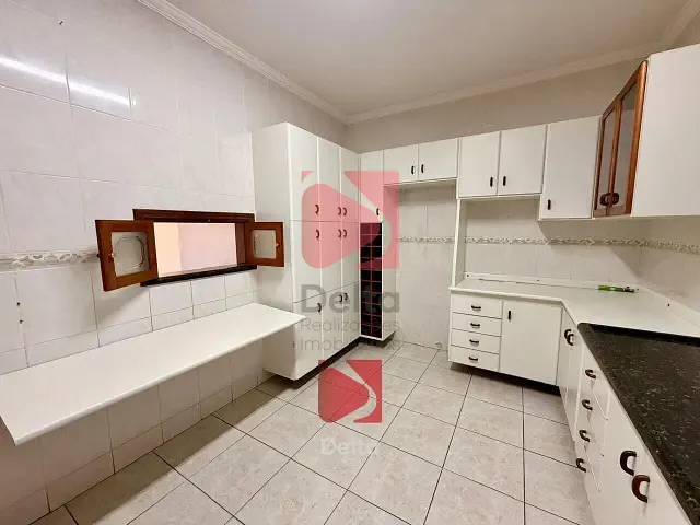 Casa 3 quartos e 3 banheiros, para alugar, no bairro Cidade Jardim em Pirassununga