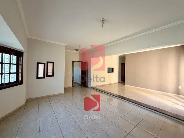 Casa 3 quartos e 3 banheiros, para alugar, no bairro Cidade Jardim em Pirassununga