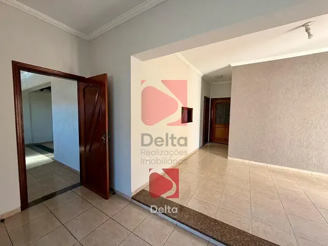 Casa 3 quartos e 3 banheiros, para alugar, no bairro Cidade Jardim em Pirassununga