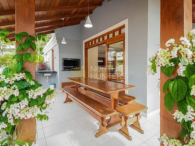Casa com 450m² 4 quartos e 4 banheiros, para alugar, no bairro Jurerê Internacional em Florianópolis