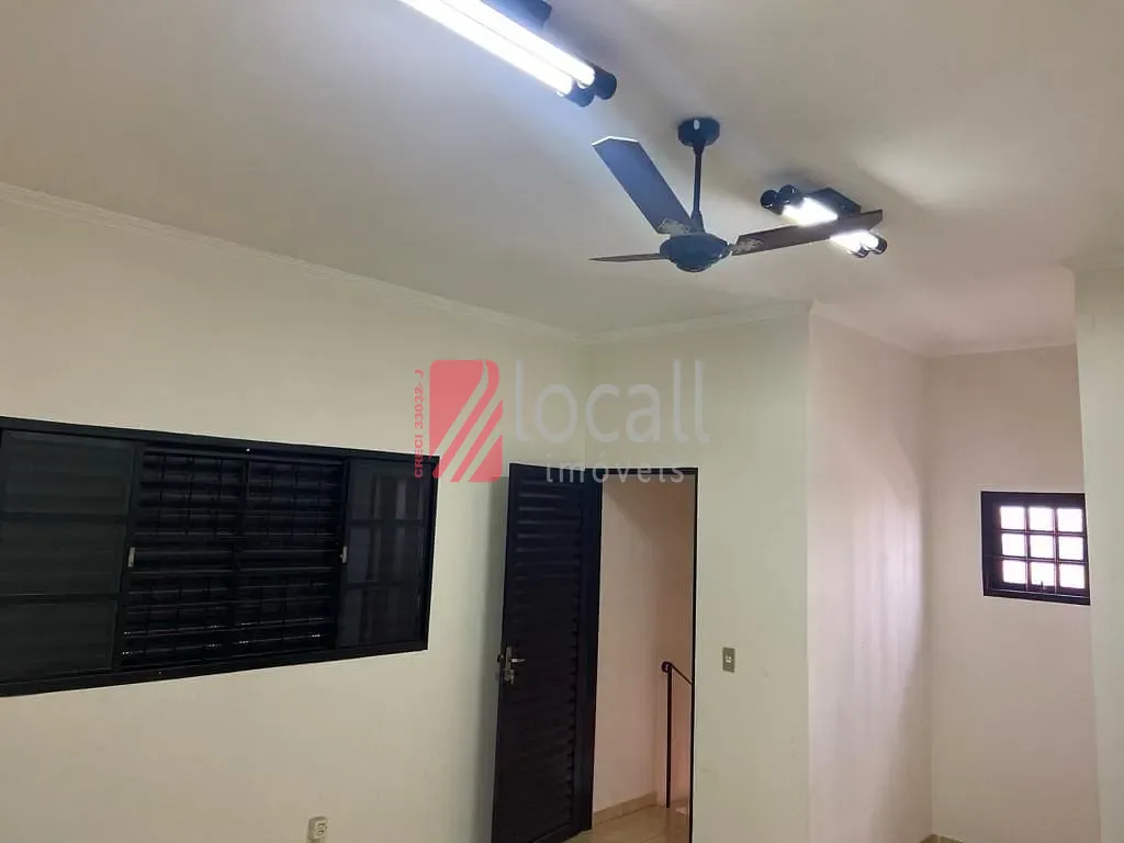 Casa com 5 quartos para aluguel, 270m² — foto 2 de 10