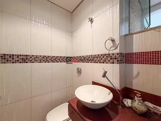 Casa com 300m² 4 quartos e 4 banheiros, à venda, no bairro Esperança em Londrina