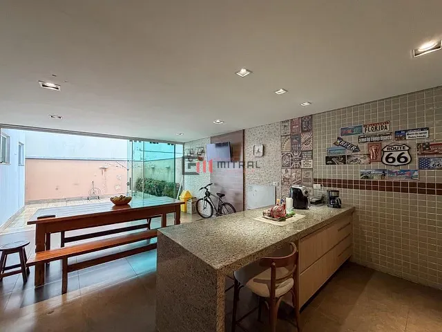 Casa com 300m² 4 quartos e 4 banheiros, à venda, no bairro Esperança em Londrina