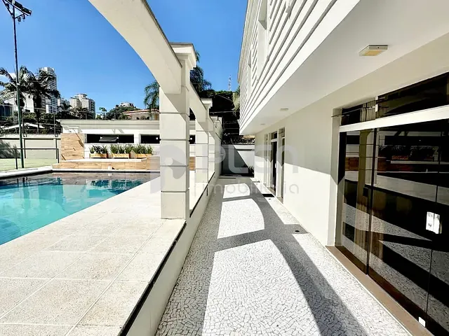 Casa 6 quartos e 8 banheiros, à venda, no bairro Pinheiros em São Paulo