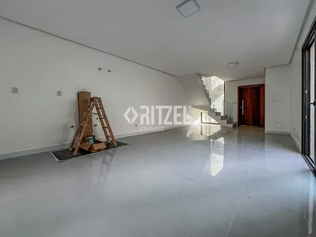 Casa 3 quartos e 4 banheiros, à venda, no bairro Jardim Mauá em Novo Hamburgo