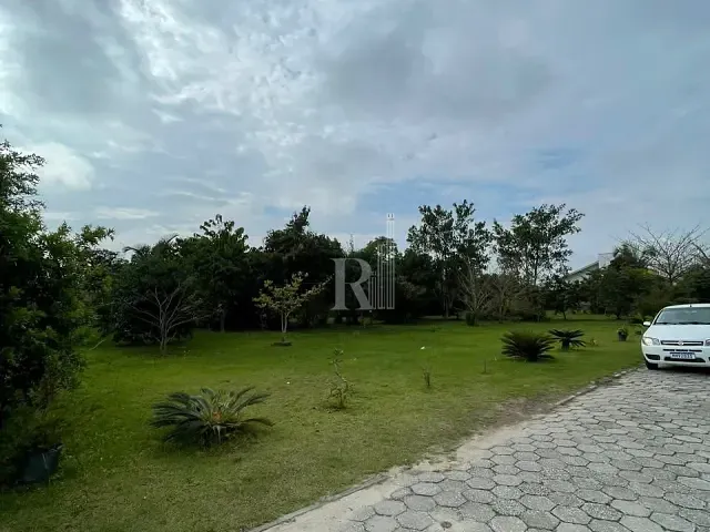 Casa 2 quartos e 1 banheiro, para alugar, no bairro Universitário em Tijucas