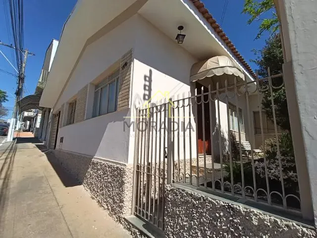 Casa 3 quartos e 3 banheiros, à venda, no bairro Centro em Guaxupé