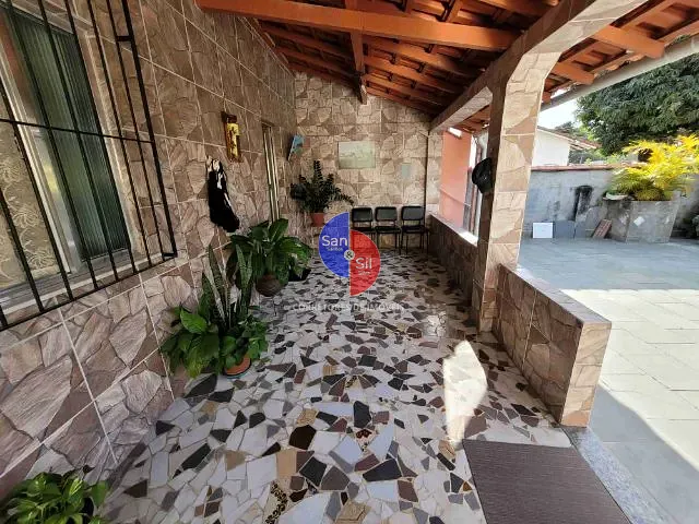 Casa 3 quartos e 2 banheiros, à venda, no bairro Praia de Olaria (Guia de Pacobaíba) em Magé