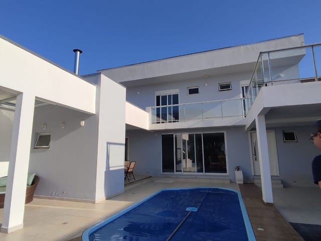 Casa de Alto Padrão à Venda, com 3 suítes, Piscina Aquecida e Espaço Gourmet, Jardim Carvalho
