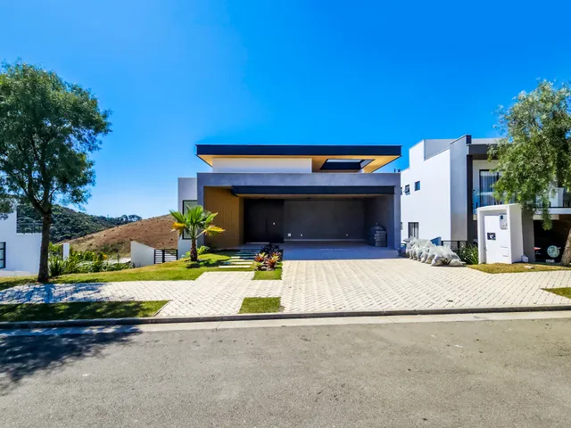 Casa com 479m² 4 quartos e 6 banheiros, à venda, no bairro São Pedro em Juiz de Fora