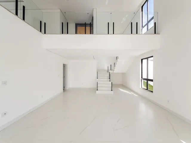 Casa com 479m² 4 quartos e 6 banheiros, à venda, no bairro São Pedro em Juiz de Fora