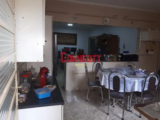Casa com 250m² 4 quartos e 4 banheiros, à venda, no bairro Vila Tiberio em Ribeirão Preto