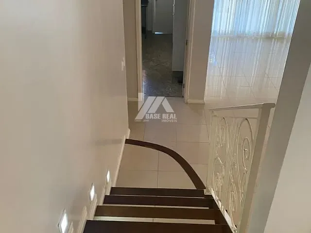 Casa com 462m² 3 quartos e 4 banheiros, à venda, no bairro Orfãs em Ponta Grossa