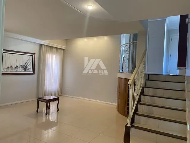 Casa com 462m² 3 quartos e 4 banheiros, à venda, no bairro Orfãs em Ponta Grossa