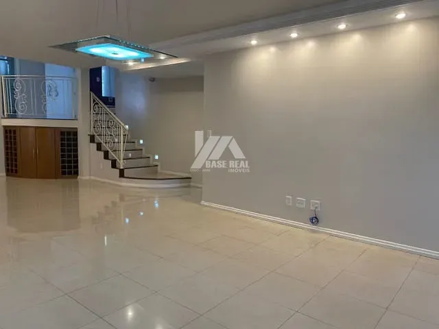 Casa com 462m² 3 quartos e 4 banheiros, à venda, no bairro Orfãs em Ponta Grossa