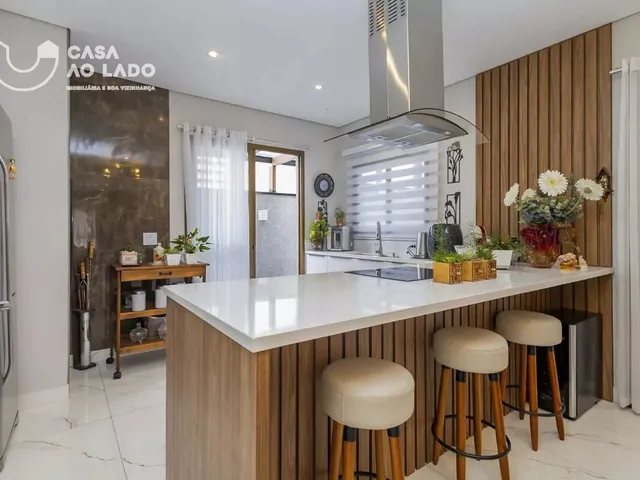 Casa 3 quartos e 5 banheiros, à venda, no bairro Santa Candida em Curitiba