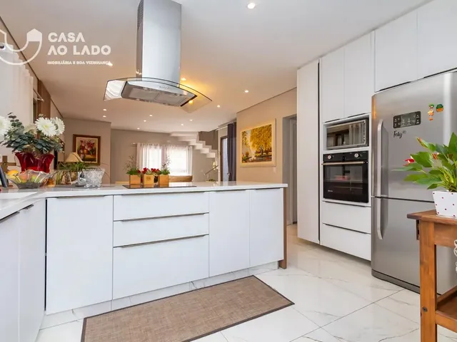 Casa 3 quartos e 5 banheiros, à venda, no bairro Santa Candida em Curitiba