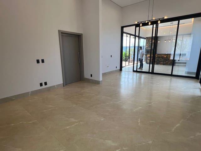 Casa com 330m² 3 quartos e 1 banheiro, à venda, no bairro Condomínio Residencial Platini Urban Park em Sinop