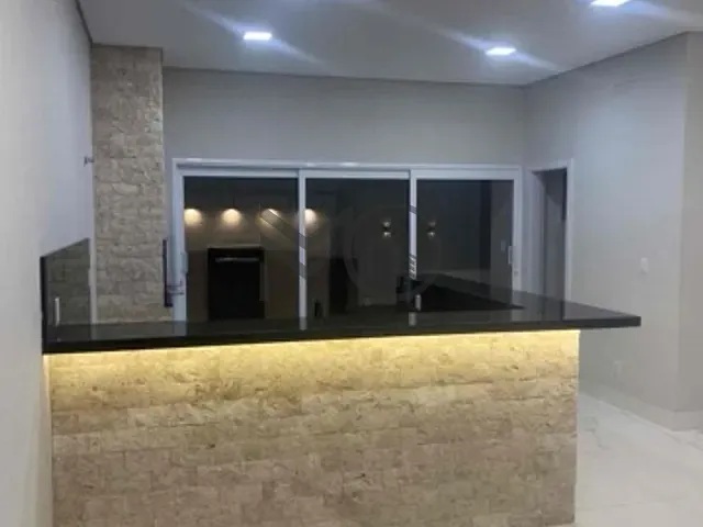 Casa com 180m² 3 quartos e 2 banheiros, à venda, no bairro Jardim Shangri-Lá em Cuiabá