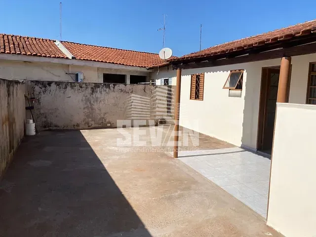 Casa com 250m² 1 quarto e 1 banheiro, à venda, no bairro Parque Santa Edwiges em Bauru