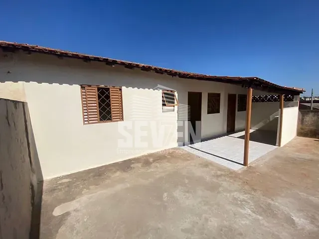 Casa com 250m² 1 quarto e 1 banheiro, à venda, no bairro Parque Santa Edwiges em Bauru