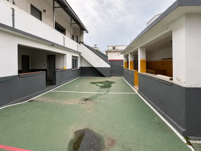 Casa 6 quartos e 3 banheiros, para alugar, no bairro Benfica em Juiz de Fora