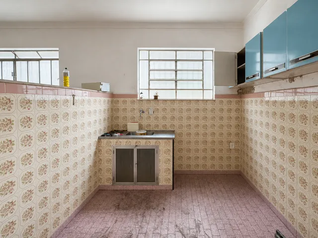 Casa 6 quartos e 3 banheiros, para alugar, no bairro Benfica em Juiz de Fora