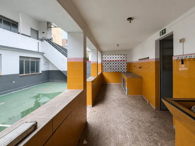 Casa 6 quartos e 3 banheiros, para alugar, no bairro Benfica em Juiz de Fora