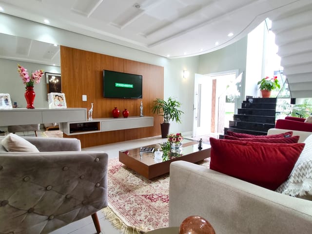 Casa com 300m² 3 quartos e 3 banheiros, à venda, no bairro Uvaranas em Ponta Grossa