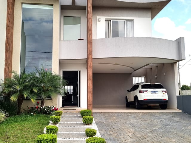 Casa com 300m² 3 quartos e 3 banheiros, à venda, no bairro Uvaranas em Ponta Grossa